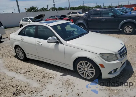 2008 Mercedes-Benz C 300 z USA, uszkodzony, nr VIN WDDGF54X78F156679